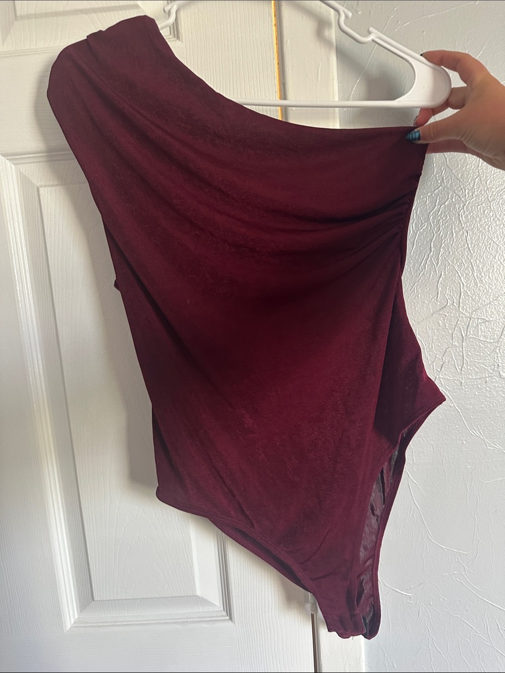 entro One-Shoulder Bodysuit in Burgundy